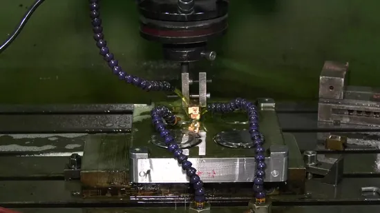 自動車バンパー用プラスチック射出成形